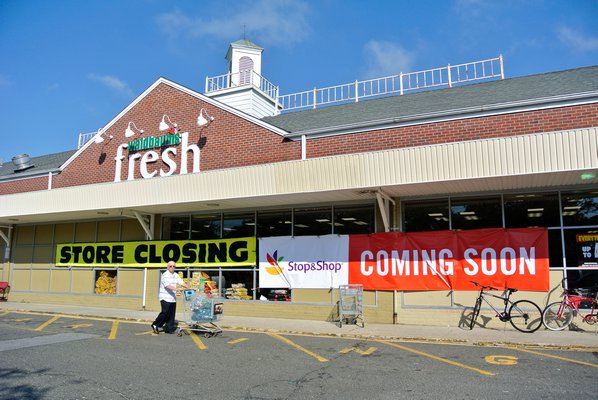 Waldbaum's Supermarket With Store Closing Sign in Southampton New York