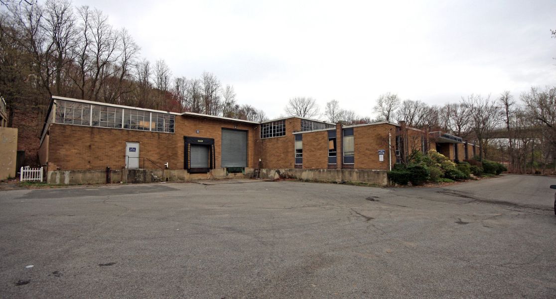 Warehouse building at 34 Lumber Rd, Roslyn, NY